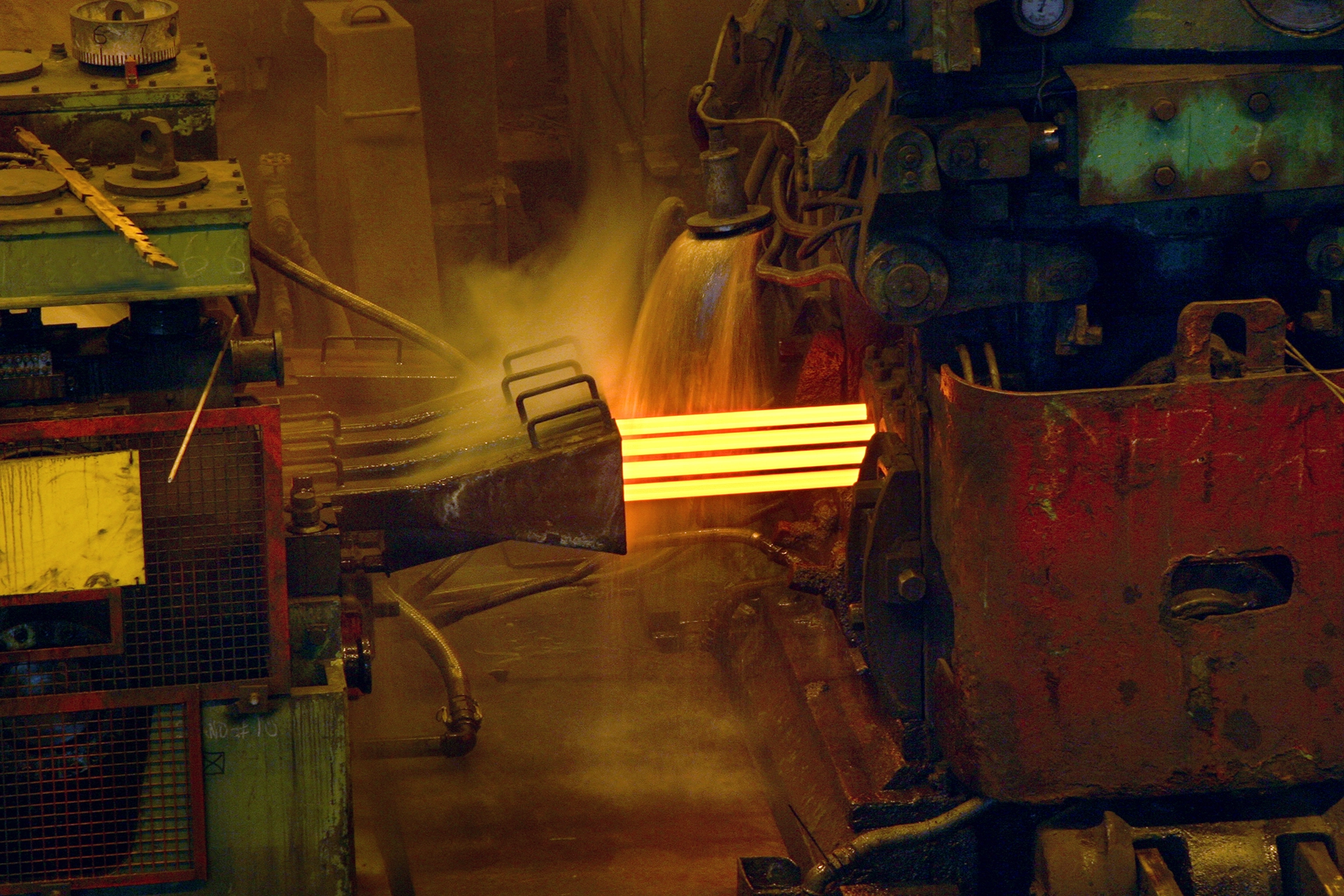 Steel rolling mill and cutting equipment at an integrated steelworks